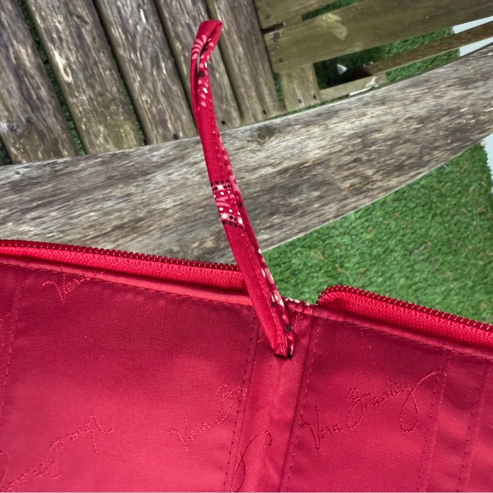 Vera Bradley Mesa Red Paisley Quilted Zip Wallet Wristlet‎ Passport Holder G